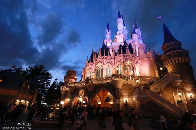 東京迪士尼樂園》Tokyo Disneyland（下）夜晚更美麗！樂園夜色＋聖誕節裝飾篇 @Via&#039;s旅行札記-旅遊美食部落格