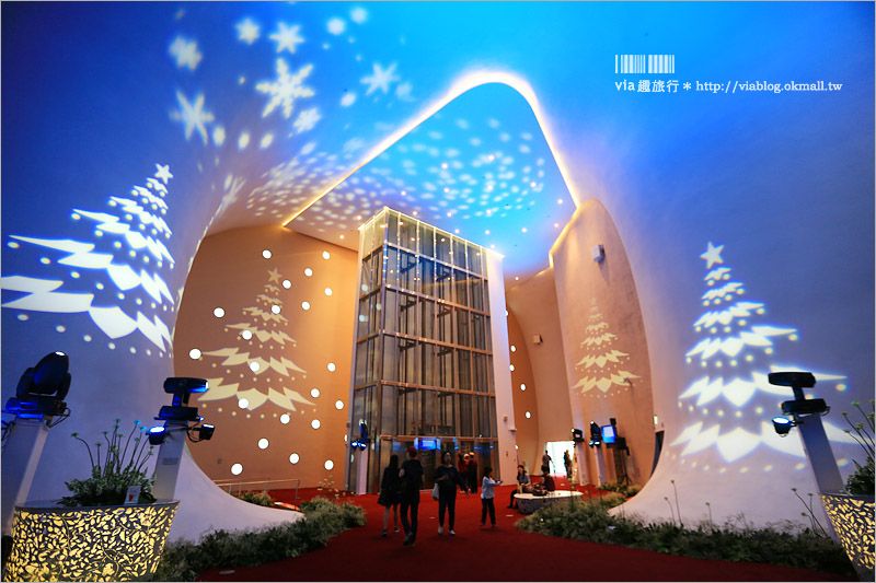台中國家歌劇院》聖誕燈光秀(已撤展)～搭配聲光效果的精彩演出免費看，濃濃的耶誕味陪你過節趣！ @Via&#039;s旅行札記-旅遊美食部落格